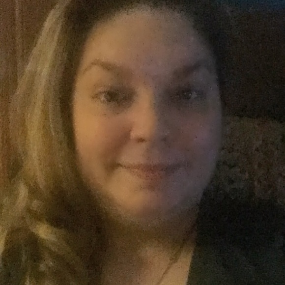 Meet your Posher, Sandra - Picture 2 of 2